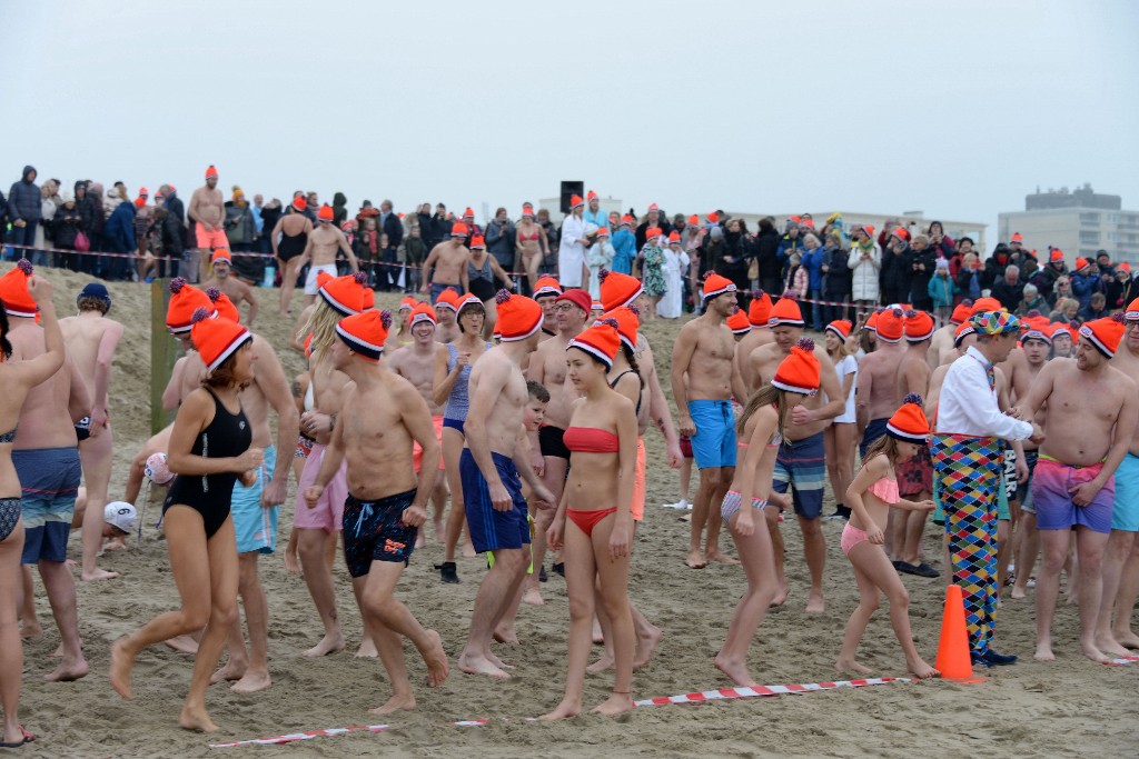 ../Images/Nieuwjaarsduik Noordwijk 2020 023.jpg